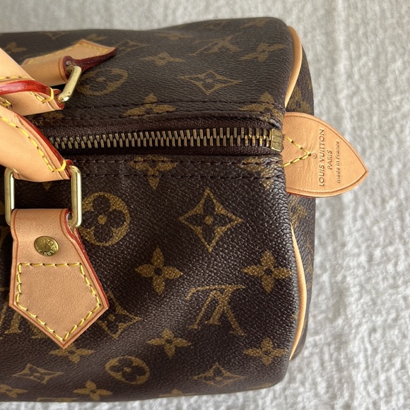 Louis Vuitton Monogram Speedy 30 - Picture 6 of 17